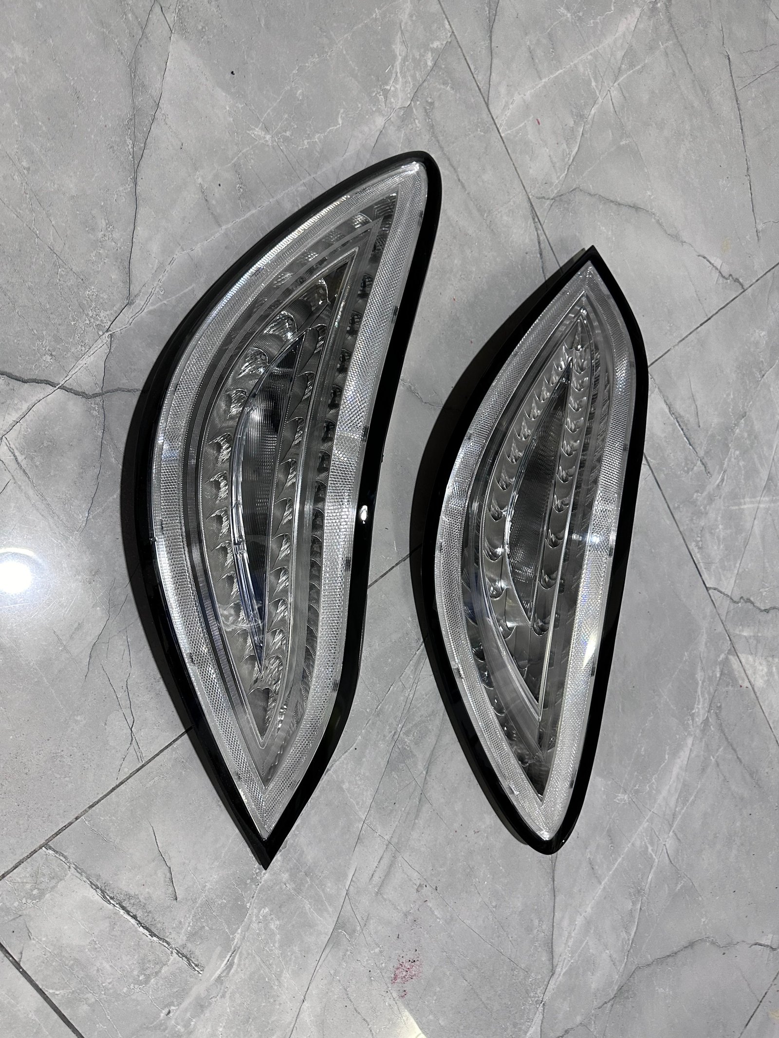 Upgrade Clear Taillight Assembly Fit Mercedes-Benz CLS - Image 4
