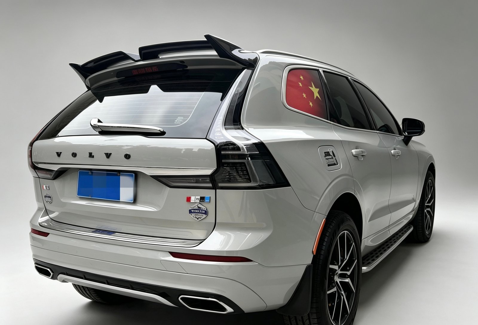 Volvo XC60 Black Background Taillight Assembly - Image 4
