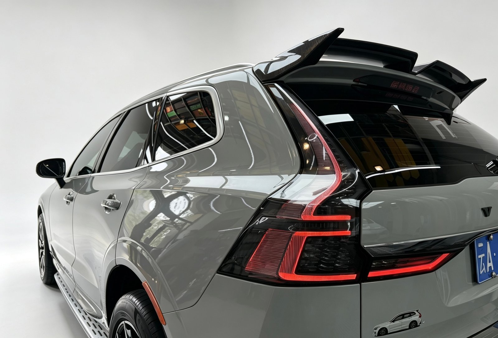 Volvo XC60 Black Background Taillight Assembly - Image 3