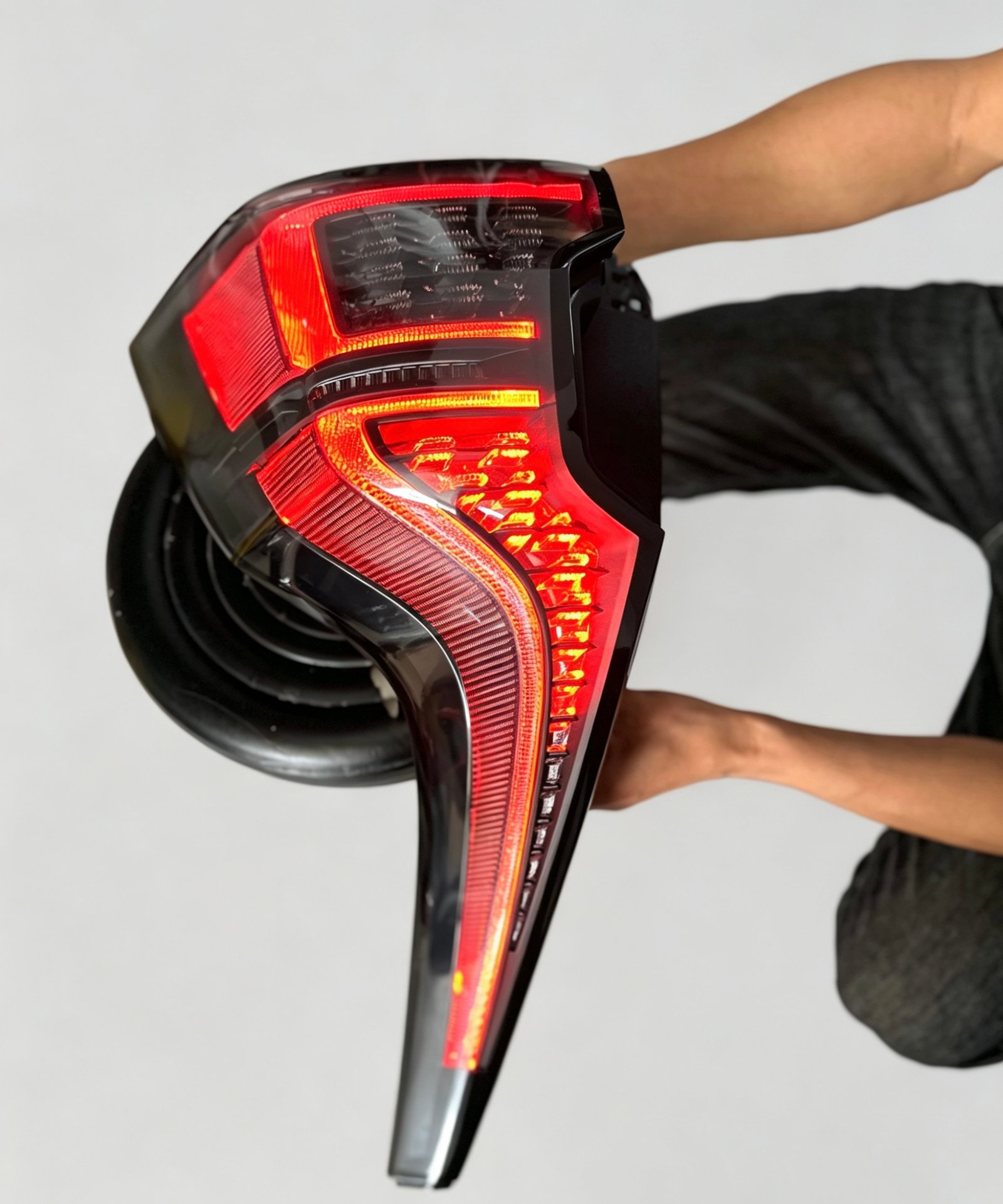 Volvo XC60 Black Background Taillight Assembly - Image 6