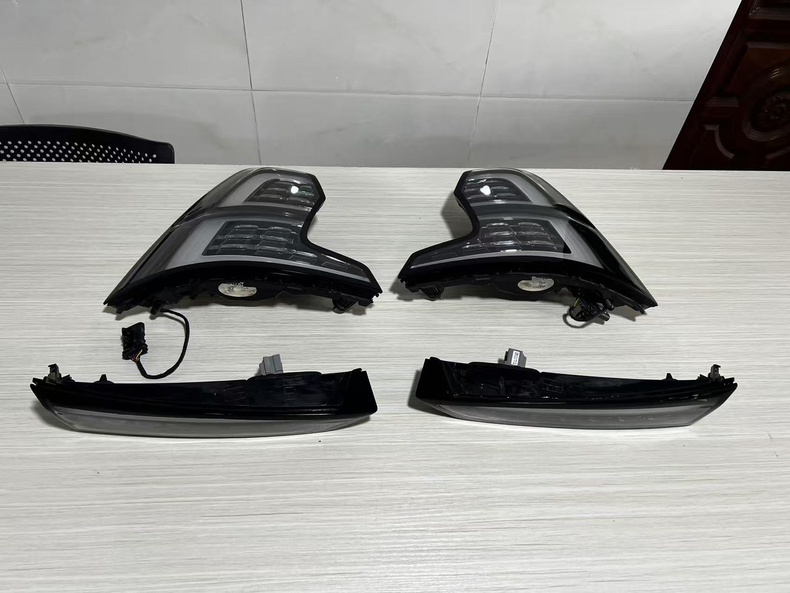 Clear Lens Black Housing Taillight Assembly for Volvo S60 - Image 3